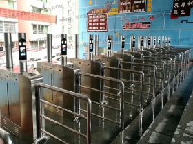 湖南某中學(xué)大門圓柱動態(tài)人臉識別案例